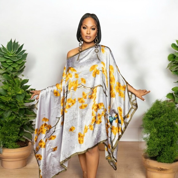 NEW The Madrid Off The Shoulder with Dolman Sleeves Dress - Picture 4 of 16